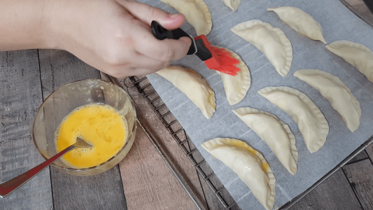Empanadillas de sepia y patata pintar